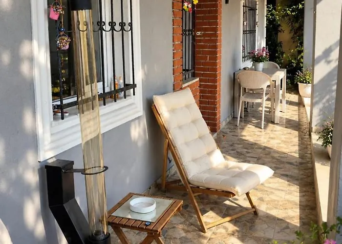 A Beautiful House On The Near The Bosphorus In Istanbul Wonderful Garden